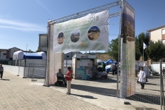 AlcalaMuestra2018_Lona_Portico1_Kolors